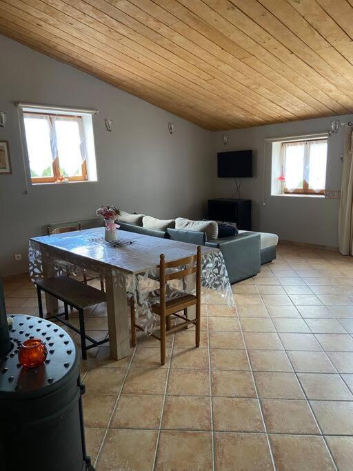 Gite A La Ferme Avec Jacuzzi Et Sauna Villefloure Екстер'єр фото