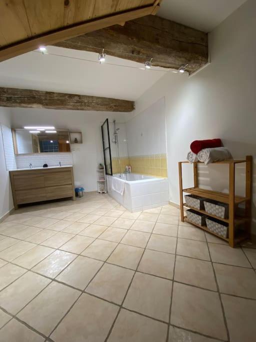 Gite A La Ferme Avec Jacuzzi Et Sauna Villefloure Екстер'єр фото
